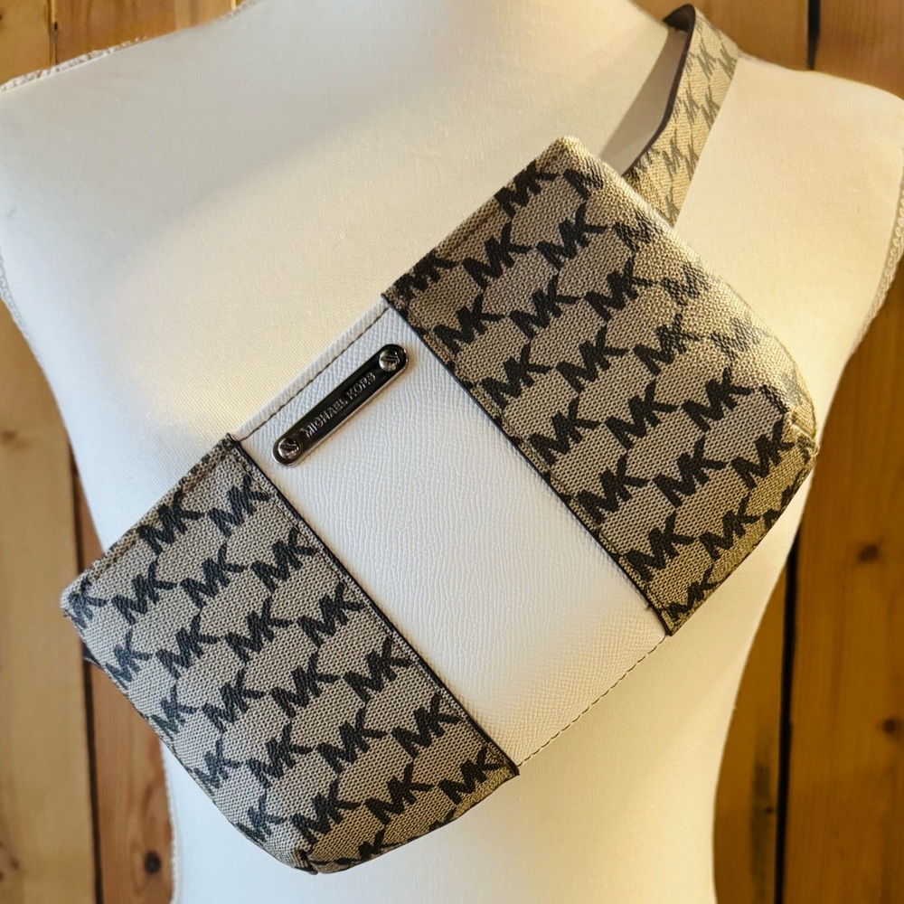 Women’s Michael Kors Adjustable Logo Belt Bag - Picture 2 of 7